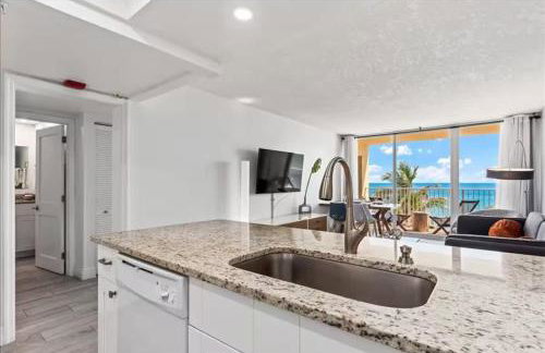 Hutchinson Island BeachFront Heated Pool Balcony Top Floor Amazing View - Foto 3