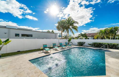 Beach Lux - Heated Pool with Infinity Spa, Cabana, BBQ, Golden Tee - Walk to Beach - by Maven Vacation Rentals - Foto 9