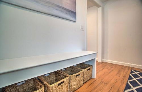 Near Beaches and Dtwn Falmouth Family Home with Deck - Foto 11