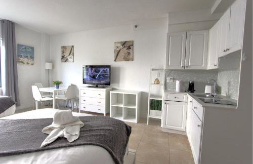 Deluxe Studios and Apartments at the Casablanca - Photo 76