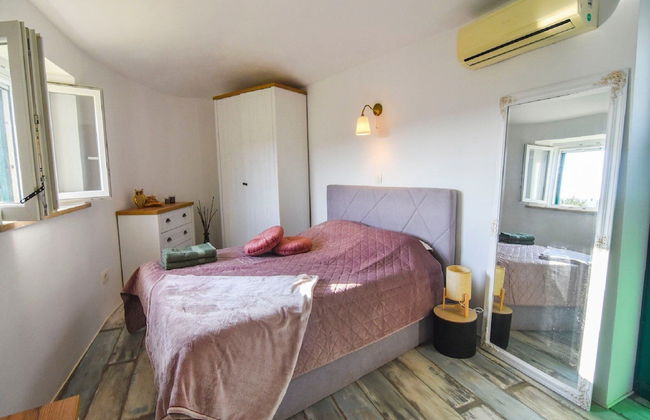 Villa Roza - One Bedroom With Swimming Pool - Photo 4