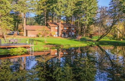 4-Bedroom Chateau in Southern Washington- Luxurious Retreat with Pond & Creek - Foto 12