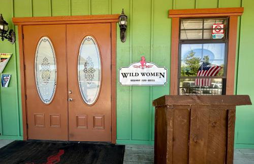 Forest edge, wild mustangs nearby, balcony views By Vacation Your Way - Foto 34