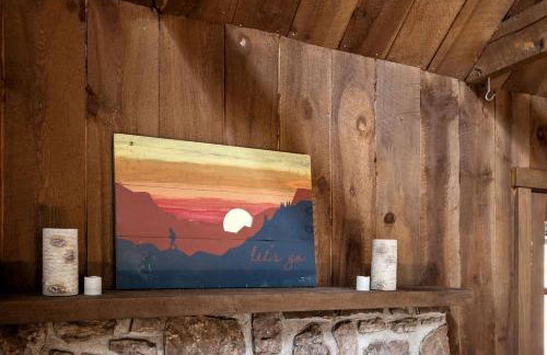 Vibrant Woodland Cabin Sanctuary near Great Cacapon River in West Virginia - Foto 33