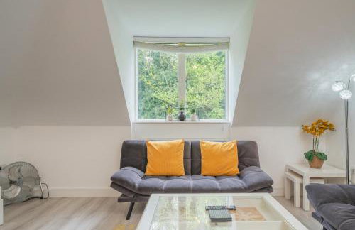 New! Modern Elegant 2-Bed Apartment, free parking - Photo 2