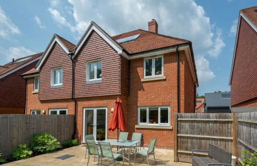 Cheerful 2-Bedroom house with Private parking - Pass the Keys - Foto 27