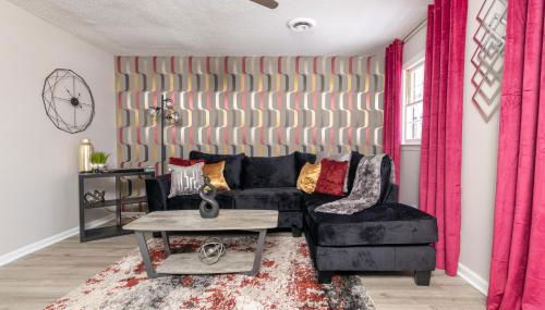 Rear deck w/ Soaking tub + Wi-Fi & Parking - Foto 2