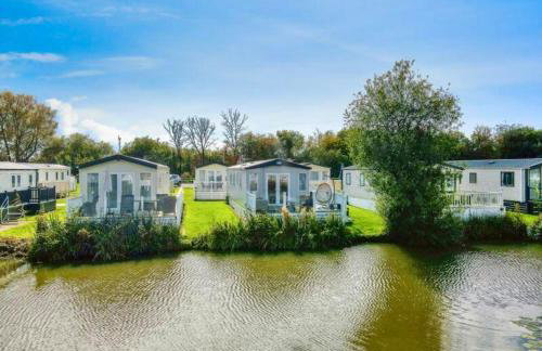 Exquisite Lake lodge in Hoburne Holiday Resort - Valentino Rose Lodge - Foto 37