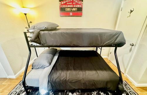 Stylish Family & Group Retreat Near UofA and Trails - Foto 6