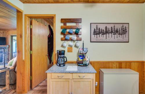 Grill and Fire Pit Waterfront Cameron Retreat! - Foto 11