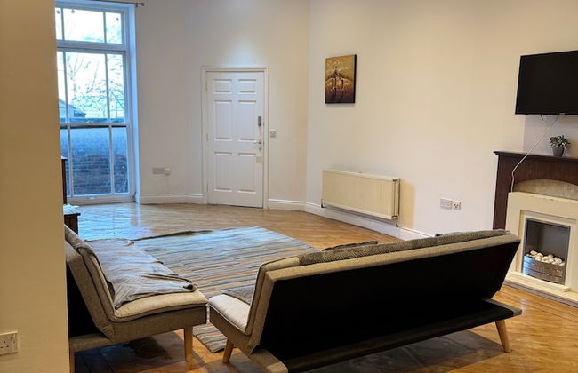 Westgate Haven - Spacious 4 Bedroom Apartment - Photo 6