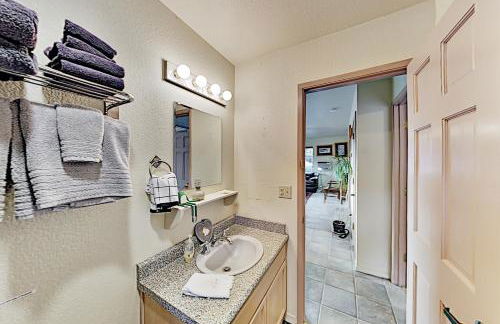 Mtn-View Retreat with Hot Tub and Deck in Sebastopol - Foto 12