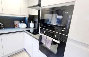 Lovely house with back garden - PRIVATE driveway - Foto 20