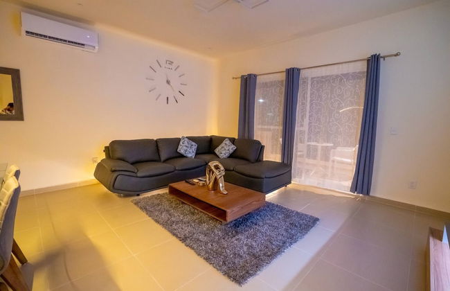 Luxury Apartment With Poll - Photo 20