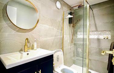 Modern Self Contained Garden Annexe Sleeps up to 4 - Photo 3