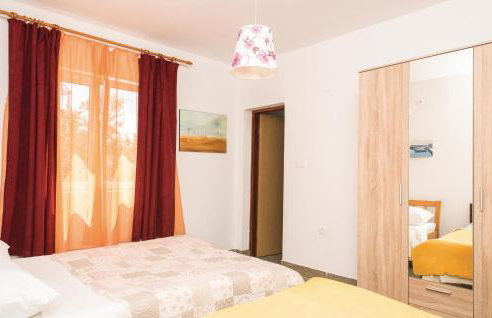 Four-Bedroom Holiday Home In Cista Velika - Photo 22