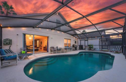 4BR w Heated Pool near Disney & Lake - Sleeps 10 - Foto 42