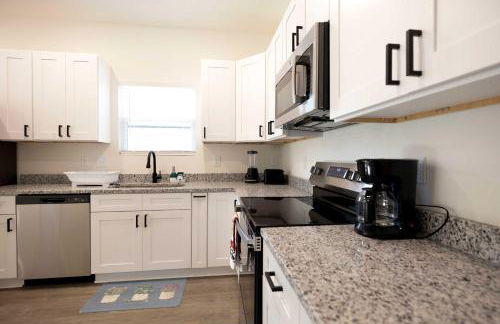 4 Min to Downtown - 10 to Elon - Washer and Dryer - Foto 15