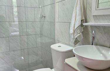 Studio com ar condicionado e estacionamento gratuito próximo ao aeroporto e praias - Foto 3