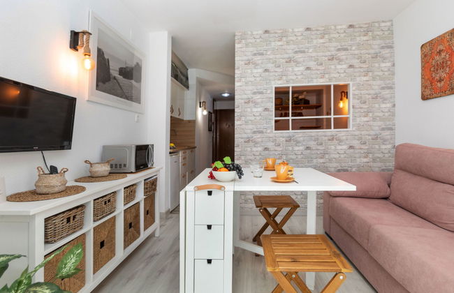 Apartment in Salou with swimming pool and terrace - Photo 4