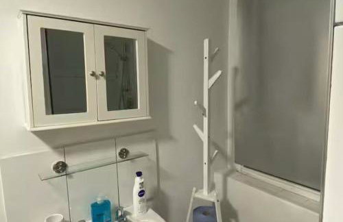 Cosy 2 Bed House - Sleeps 3 Parking & Garden - Foto 2