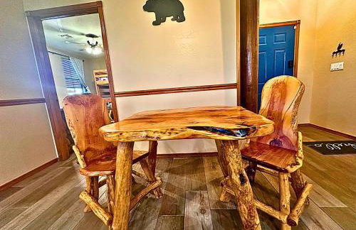 Forest edge, wild mustangs nearby, balcony views By Vacation Your Way - Foto 10