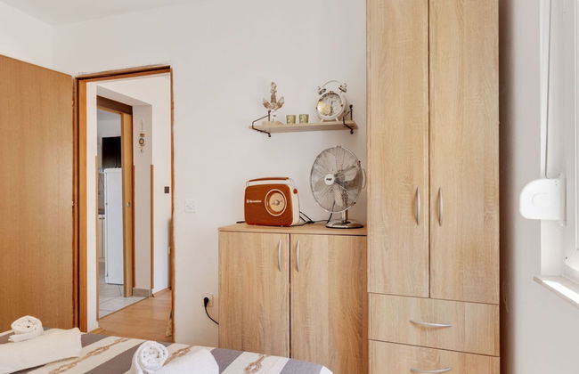 Simplistic Holiday Home in Jasenice Rovanjska near Sea - Foto 2