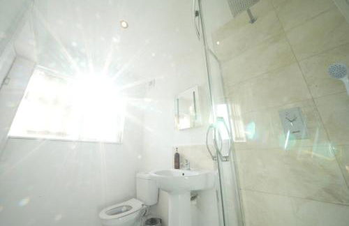 Private Rooms-Private Bathrooms-Near Airport- CABIN CREW paradise - Foto 37
