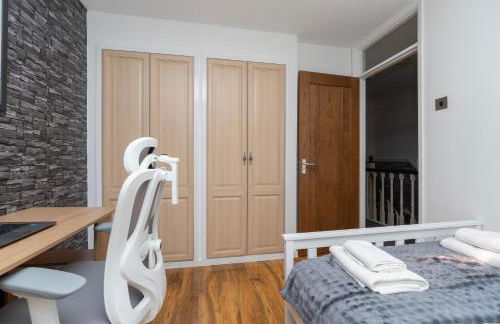 Open Mind Property - 3 Bed Home with Free Parking - Foto 5