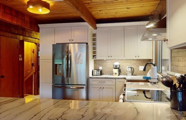 Treehouse Home Brought to you by GetAway Vacations - Photo 26