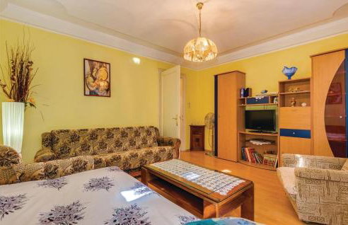 1 Bedroom Beautiful Apartment In Bakar - Photo 2