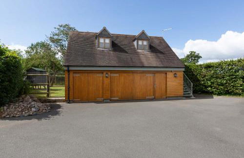 Stunning studio flat with dedicated private garden - Photo 30