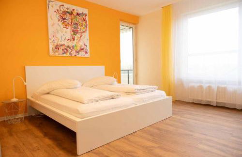 Fewo Art City-Studio Kassel 2, groß, modern, citynah, 3 Schlafzimmer, 2 Bäder, kostenfreie Parkplätze, 2 Süd-Balkons, Herkulesblick - Foto 3