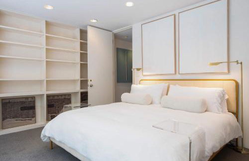 Private Beautiful Townhome w Zen Garden - Photo 9