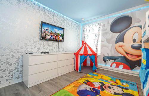 4BR Lakefront - Themed Rooms - Pool & BBQ! - Foto 74