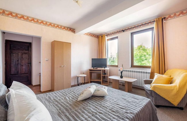 Lovely 5-bed Authentic House in the Arbanasi - Foto 16