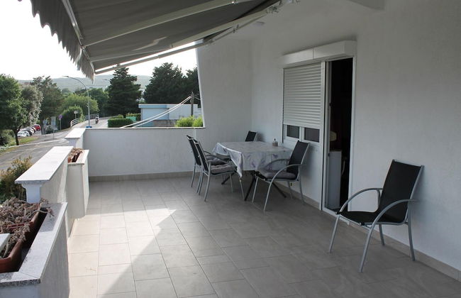 Serene Sea View Krk Apartment With Balcony - Photo 10