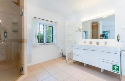 Bright 3 BDR Duplex House With Pool by LovelyStay - Foto 9