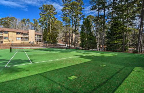 Resort-Style Condo with Balcony on Lake Keowee - Foto 25