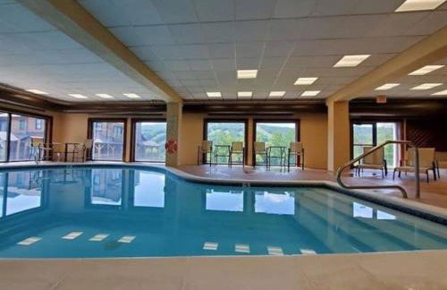 Mt Snow Condo with Pool Mountain Views Half Mile to Mtn - Photo 6