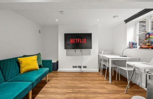 6 BR 4 Bath Central Worcester Sleeps 12 - Foto 2