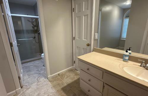 World Cup Ready - Spacious 5-Bedroom Home with Pool, Hot Tub, and Outdoor TV - Foto 36