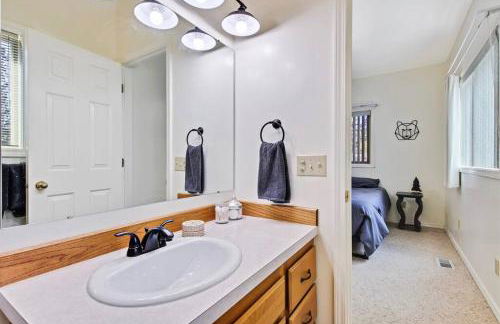 Cascade Cabin Mountain Getaway with Private Beach - Foto 27