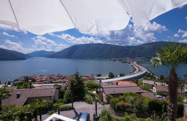 Villa in Bissone with swimming pool and garden - Photo 26