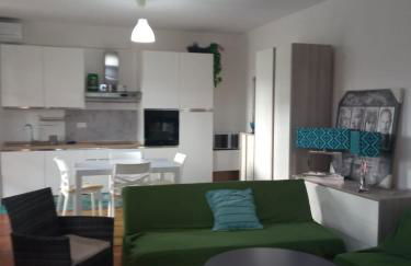 Casa di Zoe apartment - Punto di sosta x bikes auto e moto a 20 minuti dall'autostrada - parcheggio privato - giardino con barbecue - - Foto 33