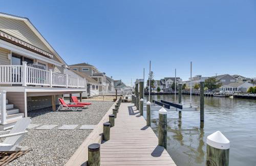 Bayfront Home with Boat Dock and Deck in Forked River - Foto 24