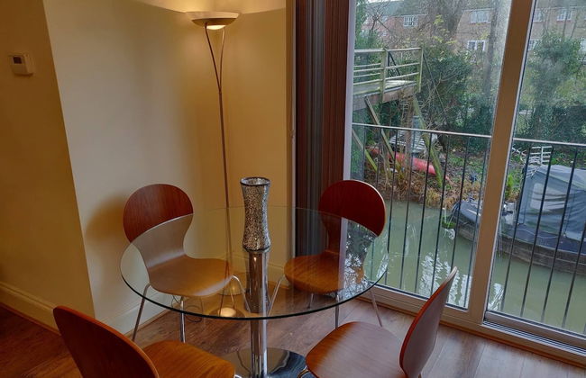 Waterfront Apartment In The Heart Of St Neots - Photo 12