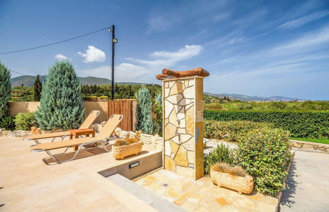 Maggie Alonia - Photo 23