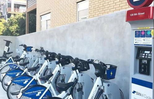 Beautiful RiverWalk Apt with Full Amenities, King Bed & Free Parking - Foto 16