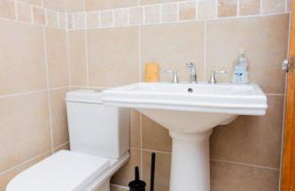 Charming Getaway - 3BR Home in the Heart of Chester - Photo 39